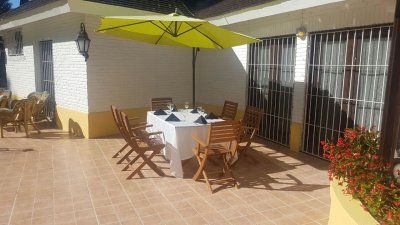 amplia residencia en punta del este en venta y alquiler - cantegril. ref. 4955 - gsl196c