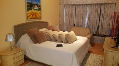 amplia residencia en punta del este en venta y alquiler - cantegril. ref. 4955 - gsl196c