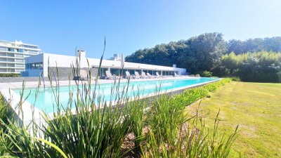 Villa en ALQUILER DE TEMPORADA en uno de los complejos más exclusivos de Punta del Este.