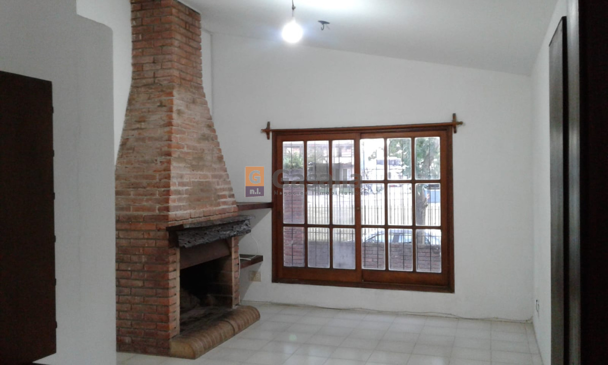 casa con apartamento en barrio biarritz, a minutos del centro de maldonado.  ref. 6050 - gsl3813c