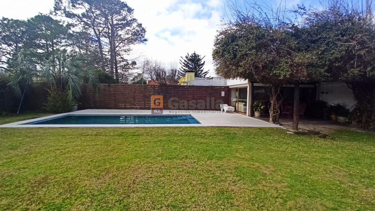 Excelente casa en venta y alquiler - Zona Pinares. Ref. 1627