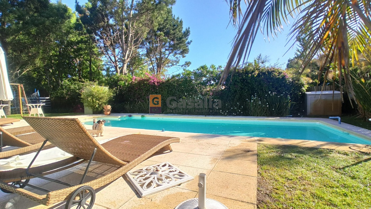 Casa en venta en Barrio Privado - Punta del Este. Ref. 1682
