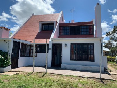 Casa En Alquiler Anual - Zona Piedras del Chileno Ref. 7211