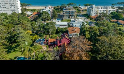 Casa en Punta del Este (Playa Mansa) Ref. 5938