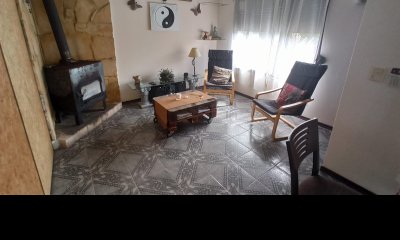 Muy linda casa en Jardines del Este, a pasos del predio ferial y muy cerca del predio Universitario. Ref. 1529