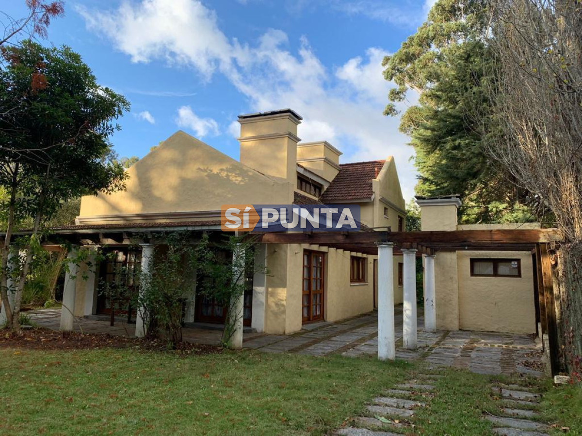 Casa en alquiler, 4 dormitorios, Rincón del Indio - SPT7795C