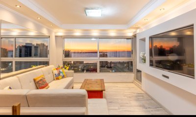 Apartamento de 3 dormitorios en venta en torre Triangulo, Punta del Este.