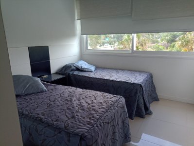 Apartamento en venta y alquiler de apartamento de 3 dormitorios en Punta del Este - MCH7423A