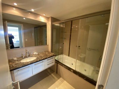 Apartamento en venta y alquiler de apartamento de 3 dormitorios en Punta del Este - MCH7423A