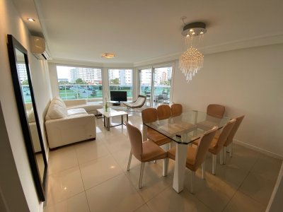Apartamento en venta y alquiler de apartamento de 3 dormitorios en Punta del Este - MCH7423A