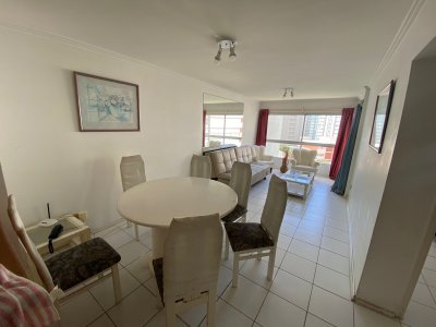 Venta de apartamento de dormitorio y medio, Oportunidad de inversion, Playa Brava, Punta del Este