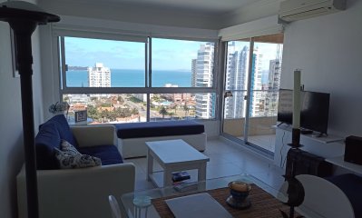 Venta de apartamento de dos dormitorios a pasos de playa Brava, Punta del Este