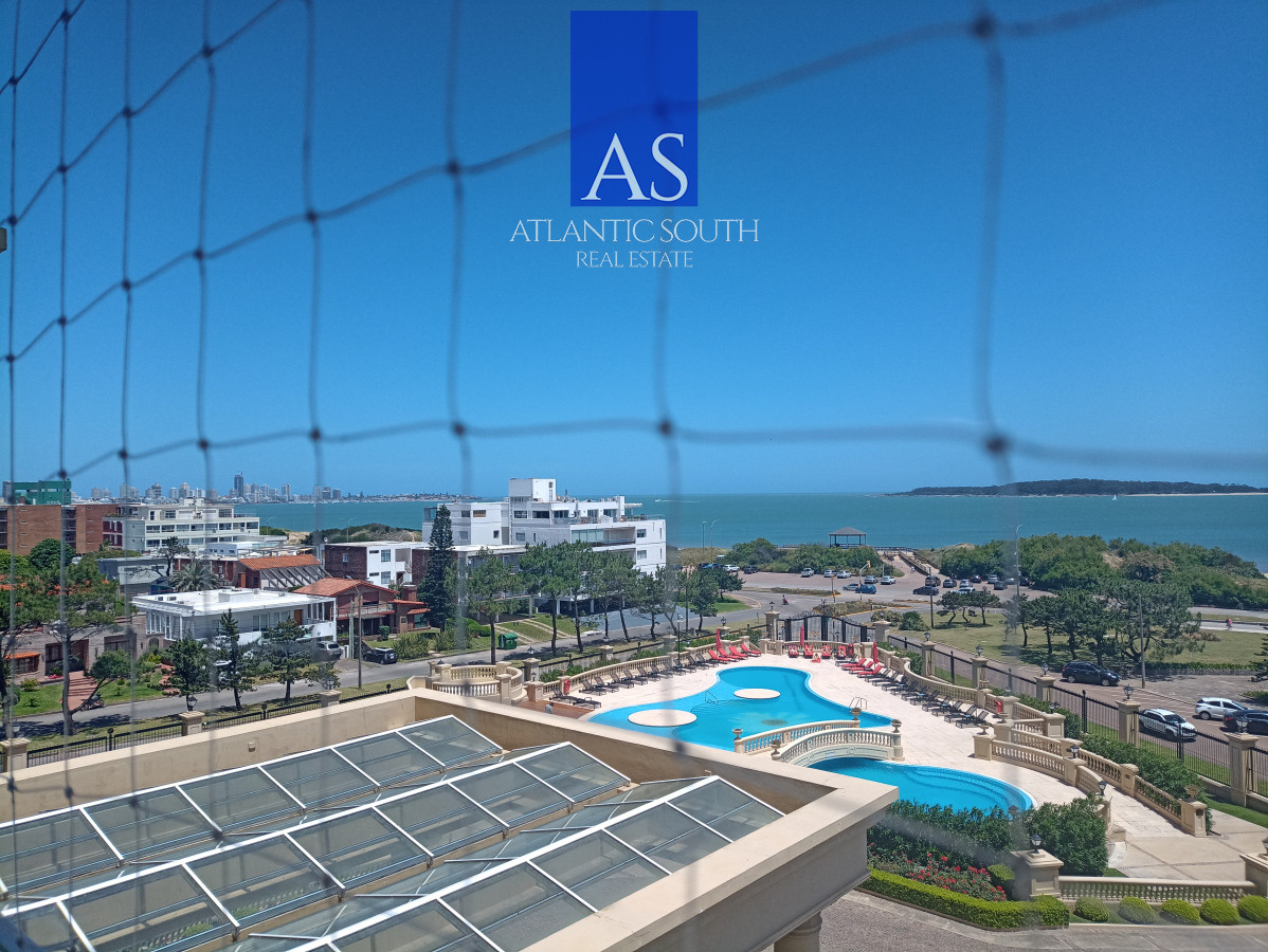 Apartamento ID.2044 - Venta departamento 3 dormitorios frente al mar en torre de categoría Punta del Este