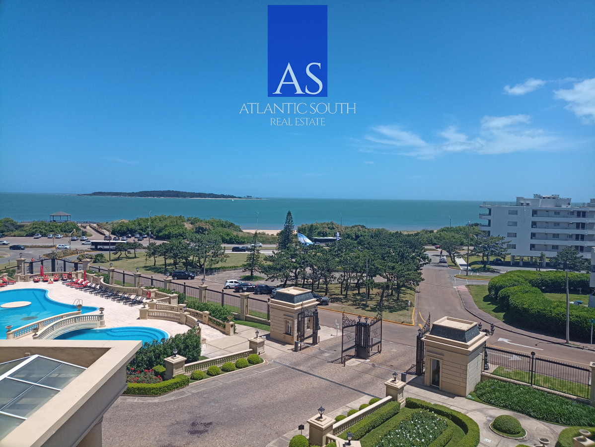 Apartamento ID.2044 - Venta departamento 3 dormitorios frente al mar en torre de categoría Punta del Este