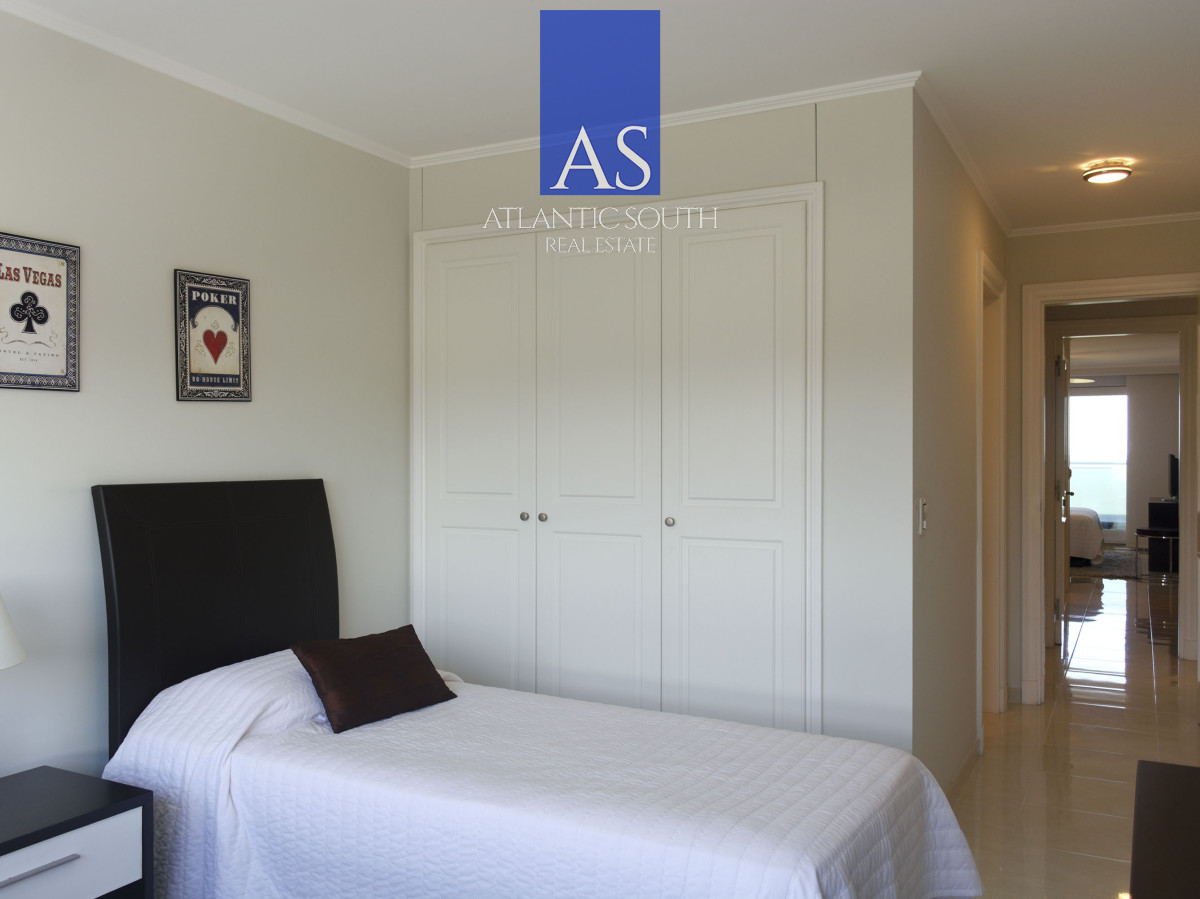 Apartamento ID.2044 - Venta departamento 3 dormitorios frente al mar en torre de categoría Punta del Este
