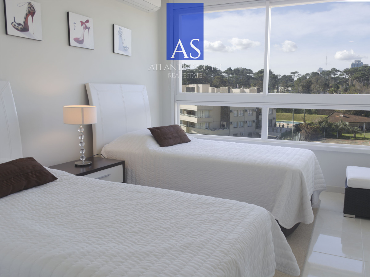 Apartamento ID.2044 - Venta departamento 3 dormitorios frente al mar en torre de categoría Punta del Este