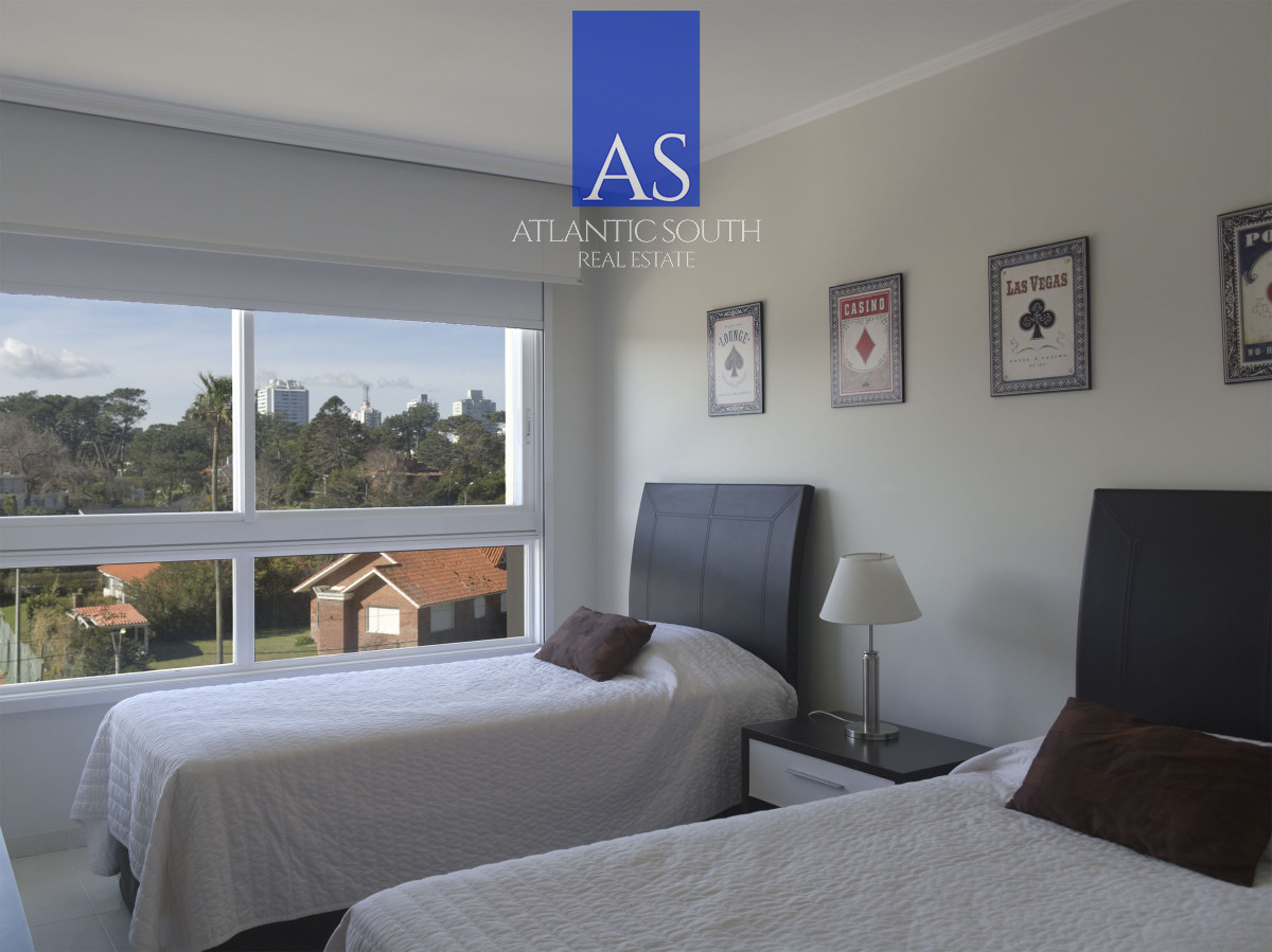 Apartamento ID.2044 - Venta departamento 3 dormitorios frente al mar en torre de categoría Punta del Este
