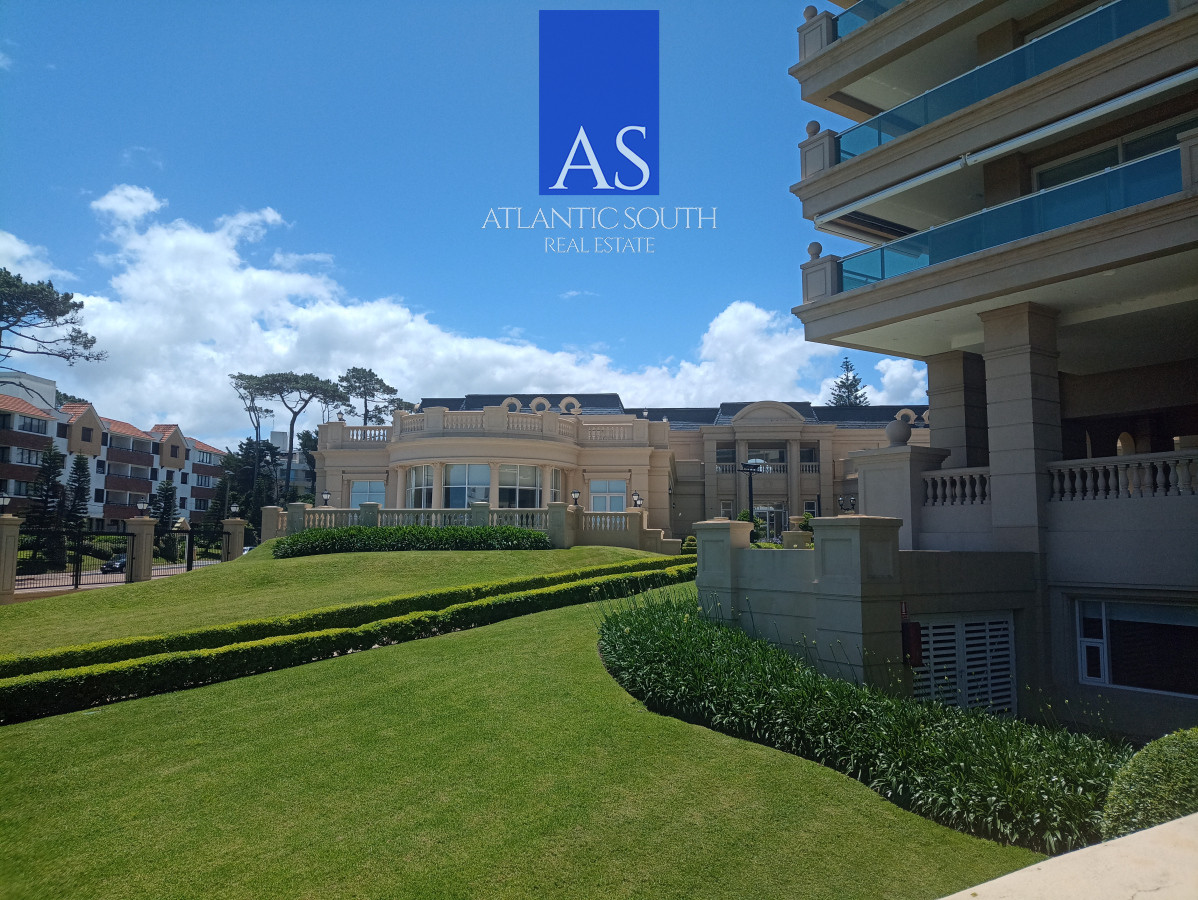 Apartamento ID.2044 - Venta departamento 3 dormitorios frente al mar en torre de categoría Punta del Este