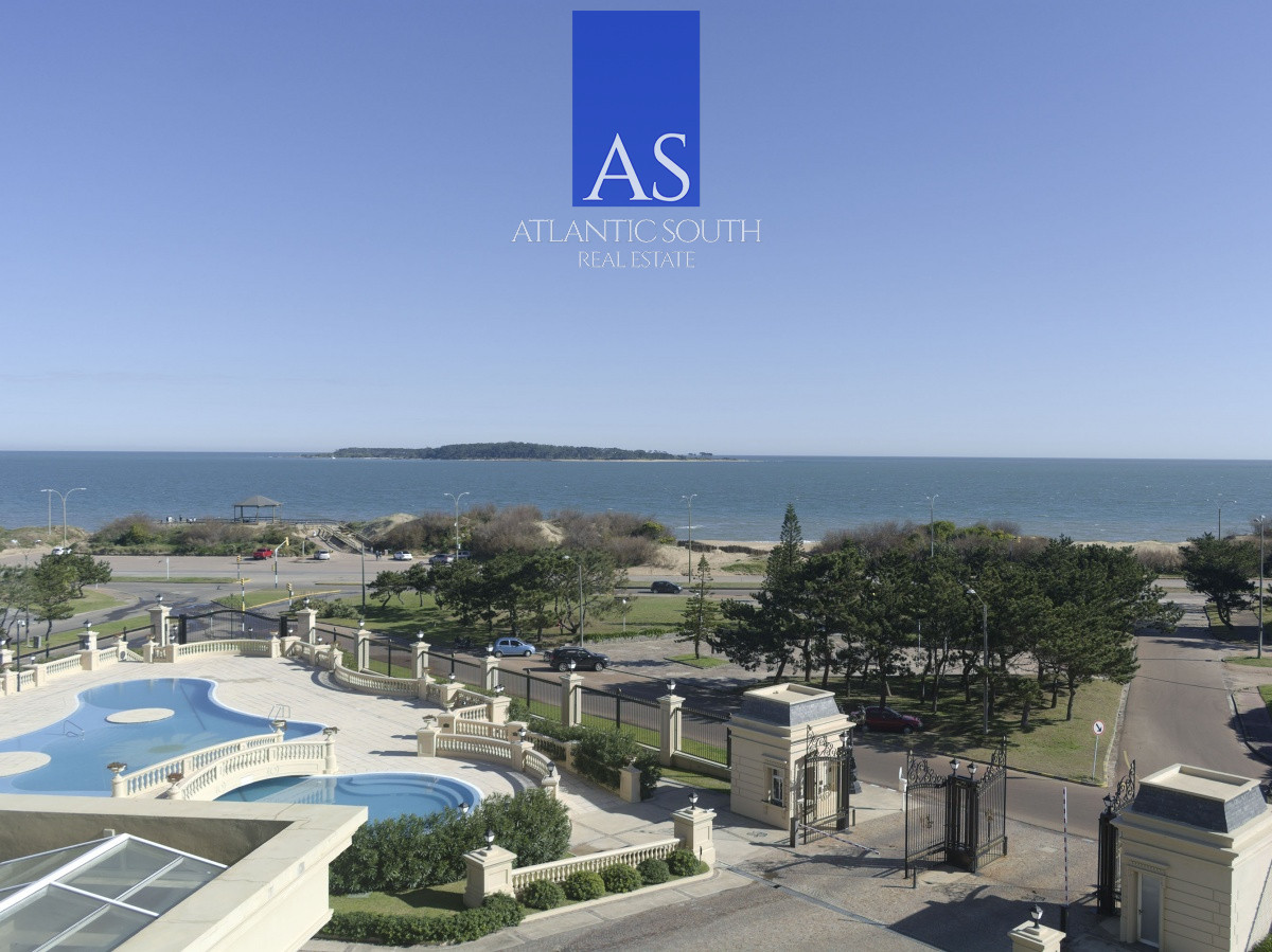Apartamento ID.2044 - Venta departamento 3 dormitorios frente al mar en torre de categoría Punta del Este