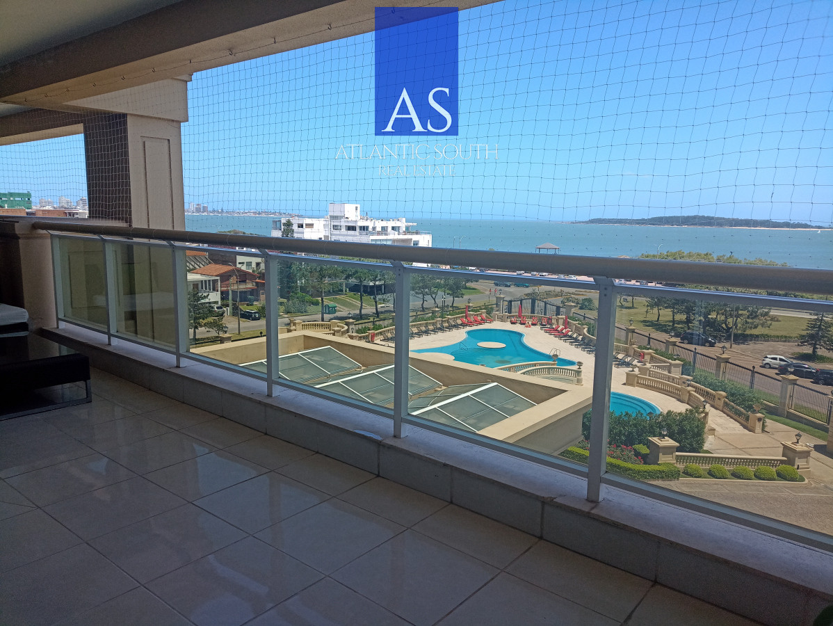 Apartamento ID.2044 - Venta departamento 3 dormitorios frente al mar en torre de categoría Punta del Este