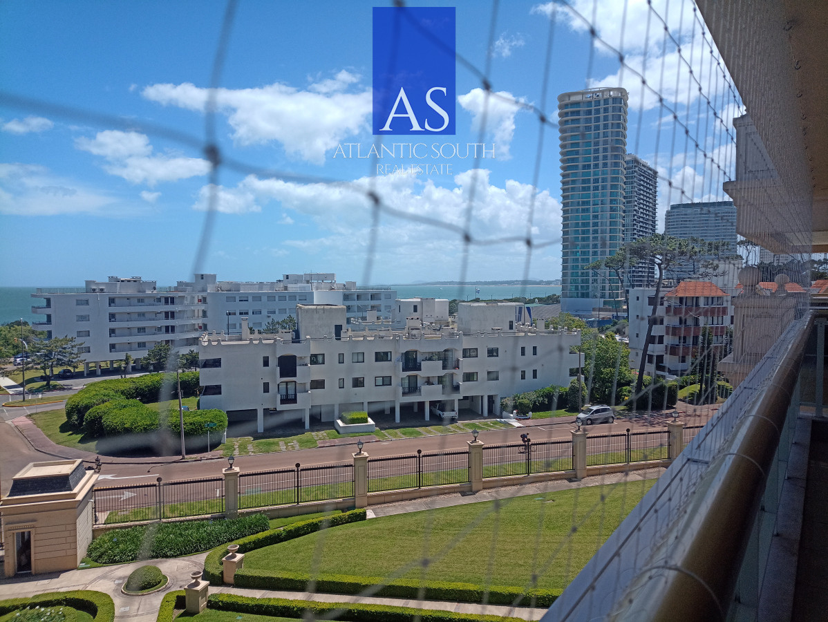 Apartamento ID.2044 - Venta departamento 3 dormitorios frente al mar en torre de categoría Punta del Este