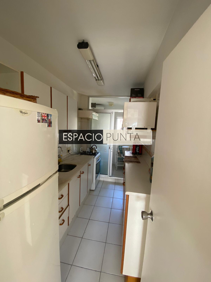 Apartamento ID.4256 - Apartamento de 3 dormitorios en Alquiler Anual, a pasos de Playa Mansa. 
