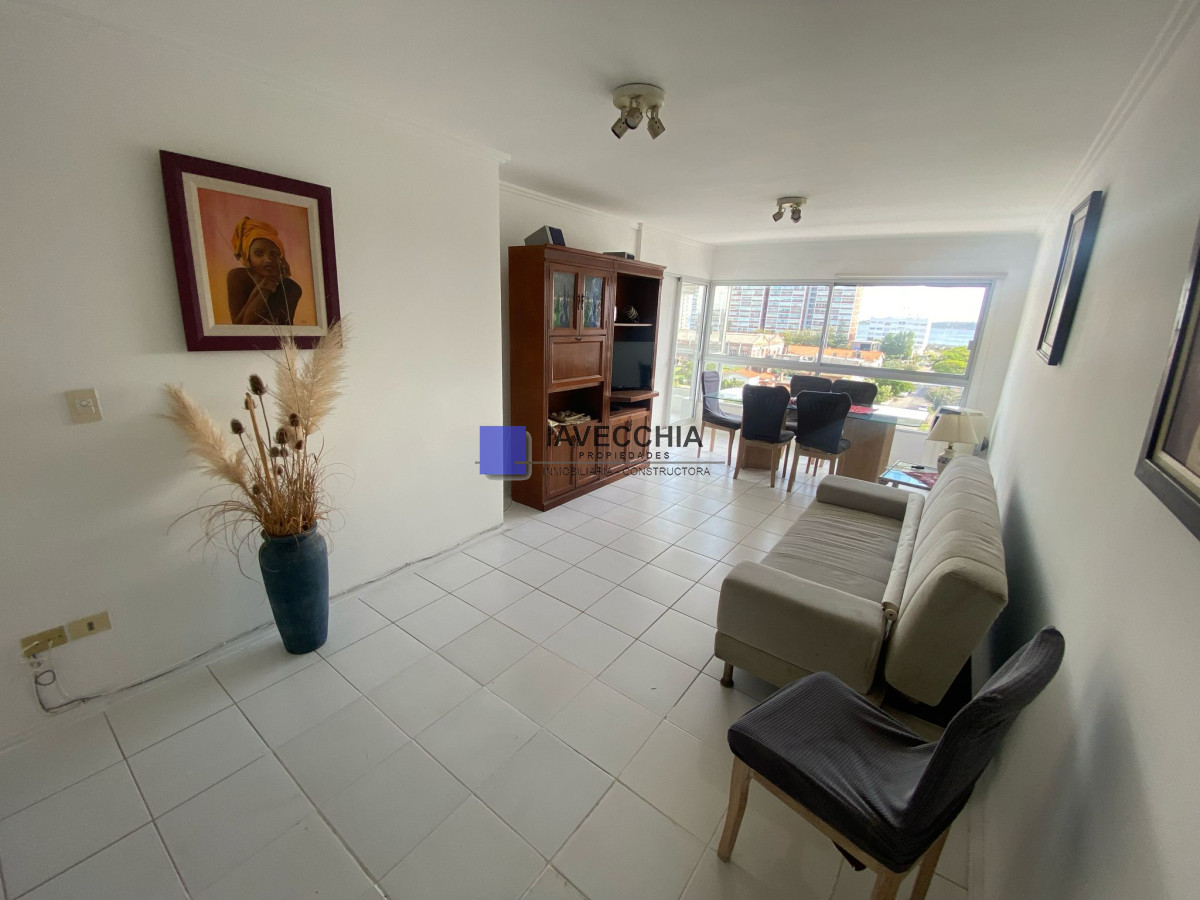 Apartamento de 3 dormitorios en Punta del Este - IAV49700A