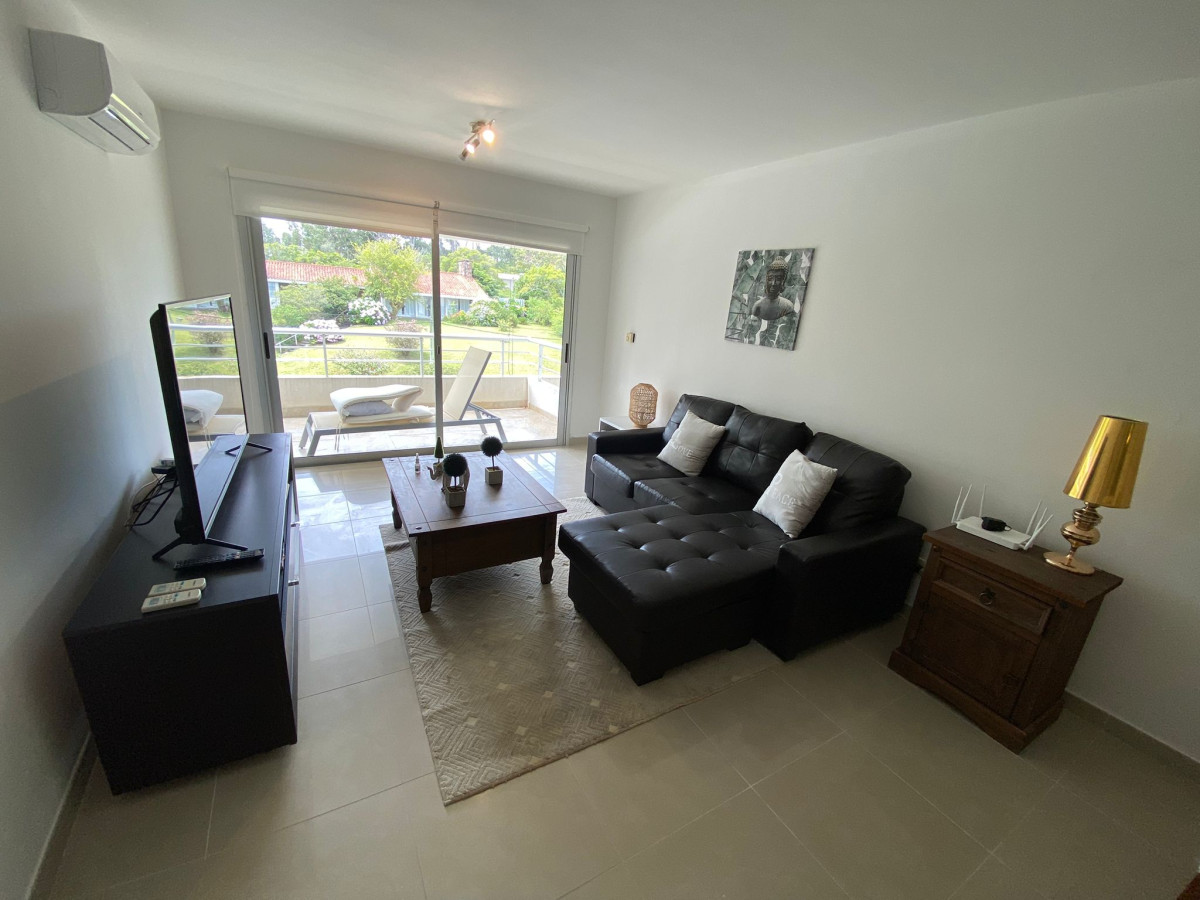 Apto en Rincon del Indio con terraza propia/Apto parrillero cerrado