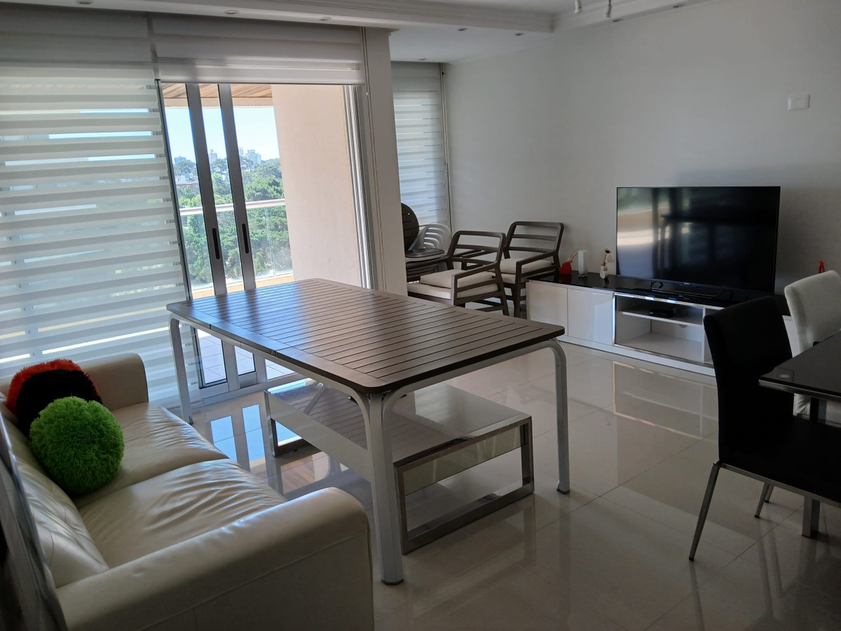 Venta  piso alto en Icon
