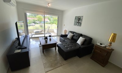 Apto en Rincon del Indio con terraza propia/Apto parrillero cerrado