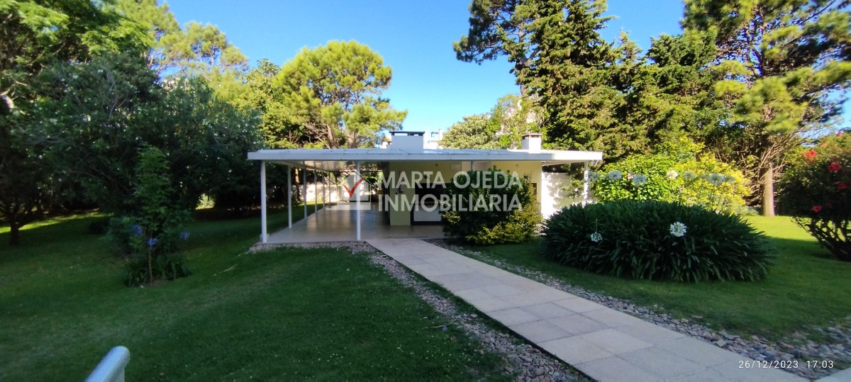 Apartamento ID.40682 - Muy lindo apartamento amplio con buena orientacion 2 dormitorio con garaje y servicios del complejo.