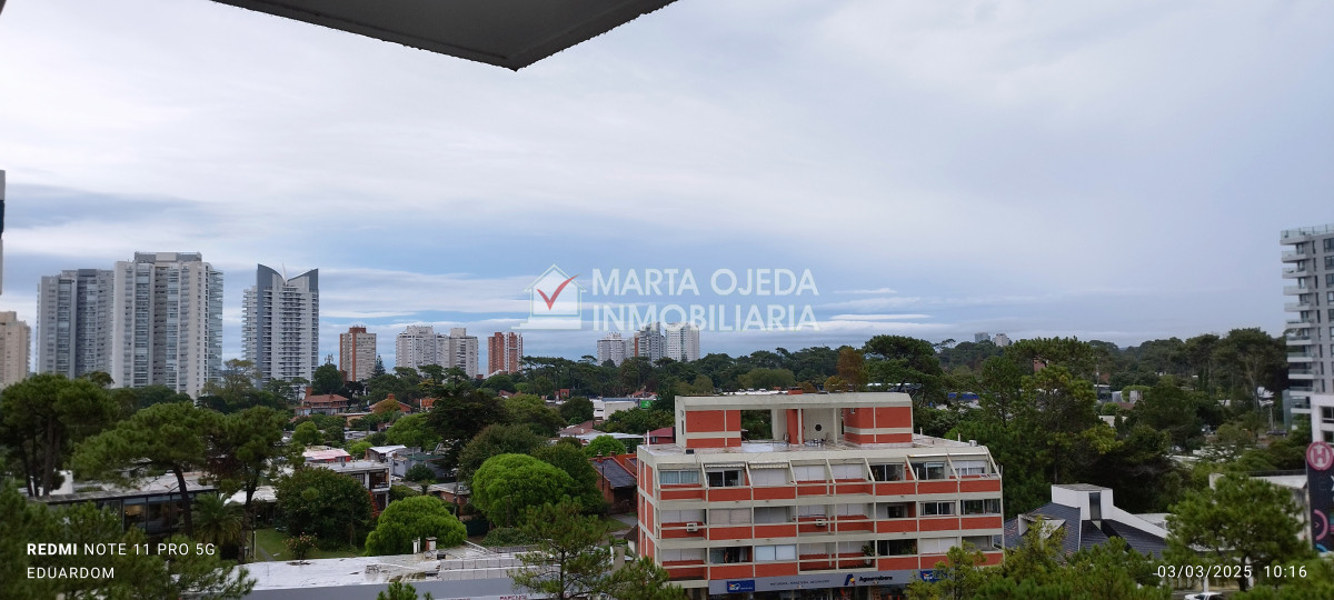 Apartamento ID.40682 - Muy lindo apartamento amplio con buena orientacion 2 dormitorio con garaje y servicios del complejo.