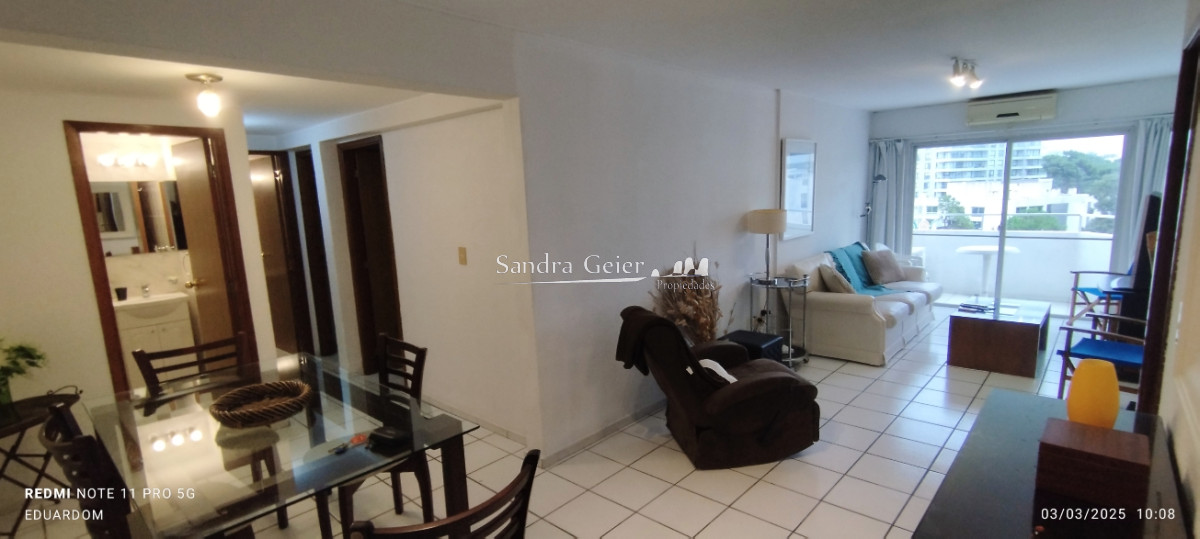 Apartamento ID.2547 - Muy lindo apartamento amplio con buena orientación 2 dormitorios  2 baños terraza garaje en sub suelo.- recepción, servicios varios piscina barbacoas
