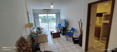 Apartamento ID.2547 - Muy lindo apartamento amplio con buena orientación 2 dormitorios  2 baños terraza garaje en sub suelo.- recepción, servicios varios piscina barbacoas