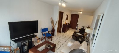 Apartamento ID.2547 - Muy lindo apartamento amplio con buena orientación 2 dormitorios  2 baños terraza garaje en sub suelo.- recepción, servicios varios piscina barbacoas