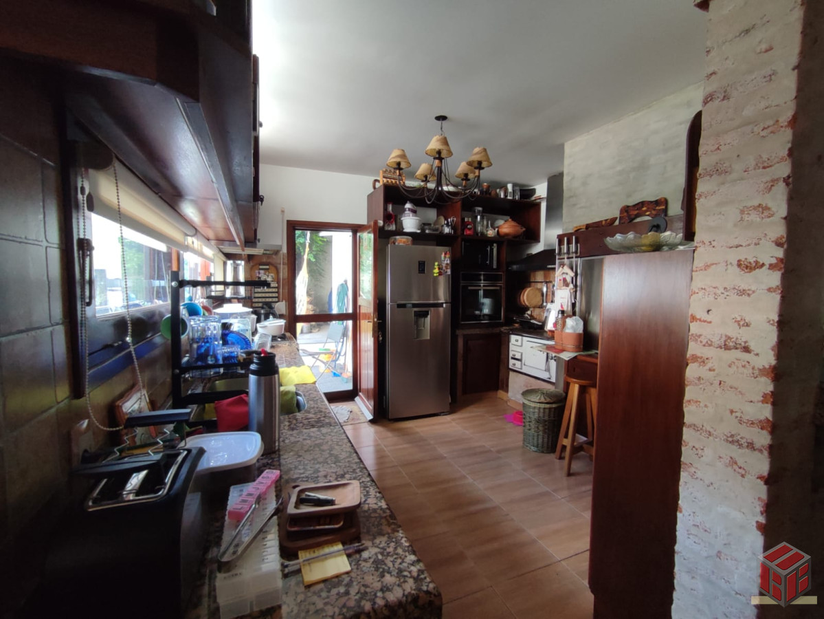 Casa ID.8612 - CASA EXCELENTE CONSTRUCCION Y ESTADO IDEAL VIVIENDA PROPIA-