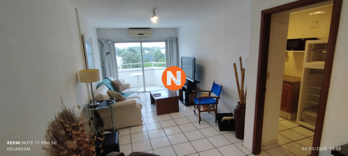 Apartamento Ref.222015 - Muy lindo apartamento amplio con buena orientacion 2 dormitorio con garaje y servicios del complejo.