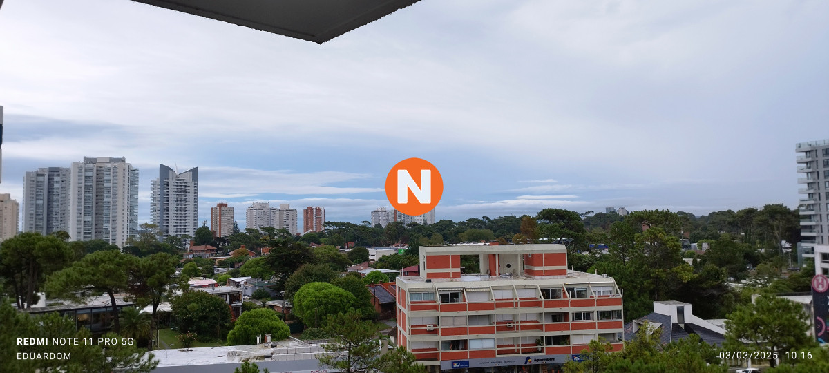 Apartamento Ref.222015 - Muy lindo apartamento amplio con buena orientacion 2 dormitorio con garaje y servicios del complejo.
