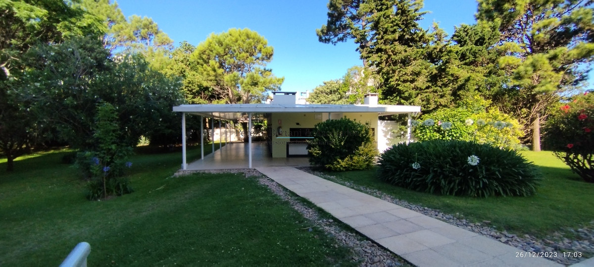 Apartamento ID.123 - Muy lindo apartamento amplio con buena orientación 2 dormitorios  2 baños terraza garaje en sub suelo.- recepción, servicios varios piscina barbacoas