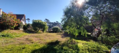 TERRENO PARA CONSTRUIR SU CASA EN ZONA RESIDENCIAL DE JARDINES DE CORDOBA, PUNTA DEL ESTE