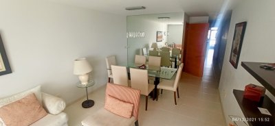 Torre alta gama.- 2 dormitorios en suite uno con vestidor,living comedor terraza con jacuzzi toilette cocina con lavadero. - EMP304A