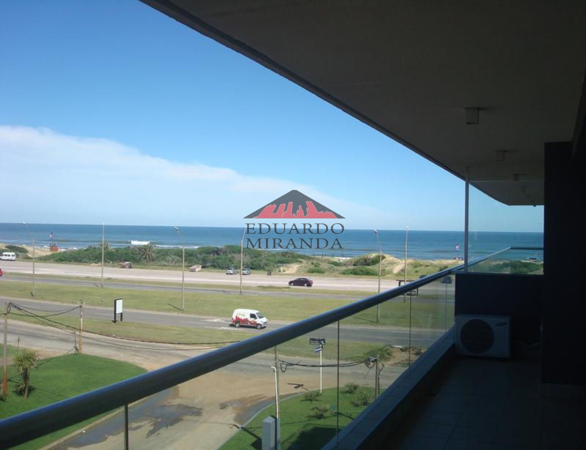 APARTAMENTO FRENTE A LA PLAYA CON SERVICIOS - EMP420A