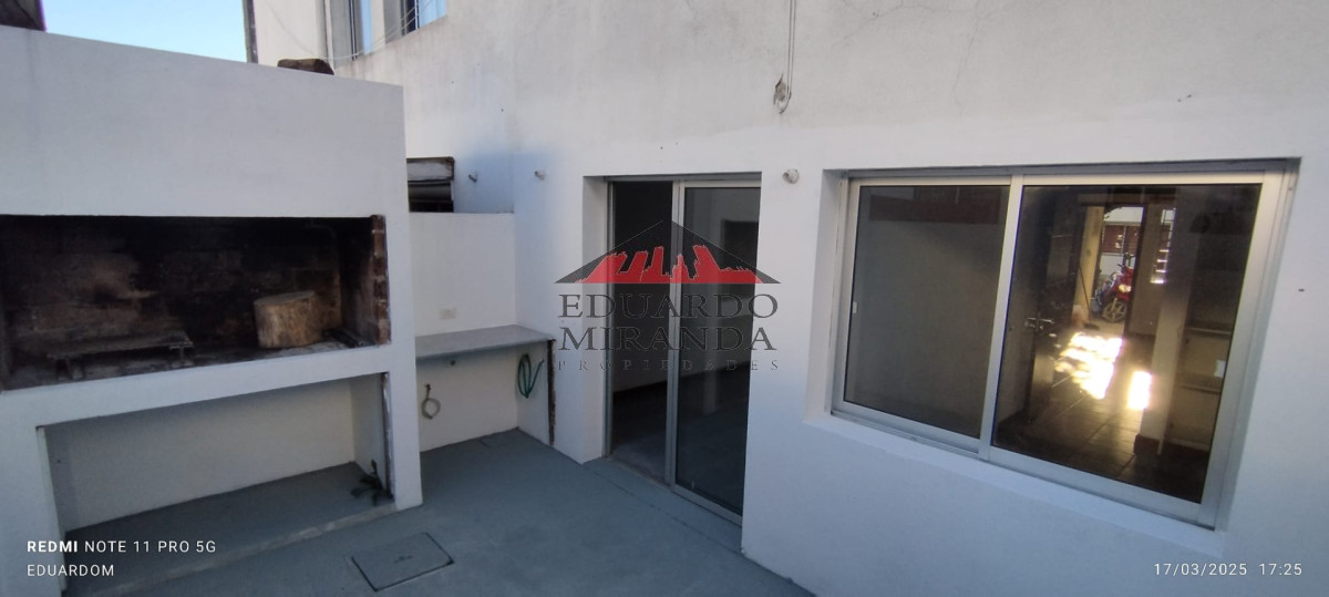 OPORTUNIDAD APARTAMENTO DE DOS DORMITORIOS CON PATIO Y PARRILLERO COCHERA ABIERTA. - EMP3118A