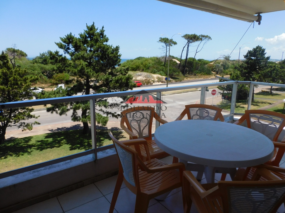 IMPECABLE FRENTE AL MAR CON SERVICIOS.-PLAYA MANSA - EMP245A
