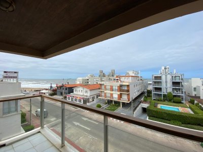 MUY LINDO APARTAMENTO SOBRE AVDA.A PASOS DE  BRAVA,. 