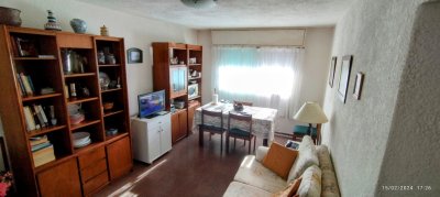 Muy cómodo apartamento de 2 dormitorios a pasos de la Intendencia de Maldonado ideal para renta y/o vivienda permanente.
