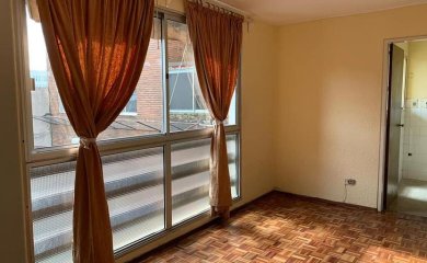 Apartamento a 1 cuadra de la Plaza 2 dormitorio y demas ideal vivienda profesionales etc.