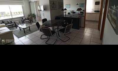 MUY LINDO APARTAMENTO SOBRE AVDA.A PASOS DE PLAYA MANSA Y HOTEL CONRAD.