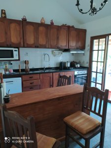 muy linda casa con piscina climatizada para descanso temporal 4 dormitorios tres baÑos living comedor cocina comedor barbacoa parrilla gran parque. - emp219c