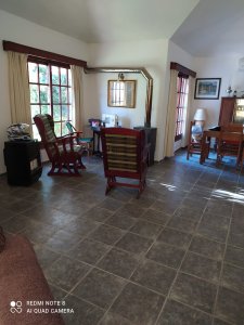 muy linda casa con piscina climatizada para descanso temporal 4 dormitorios tres baÑos living comedor cocina comedor barbacoa parrilla gran parque. - emp219c